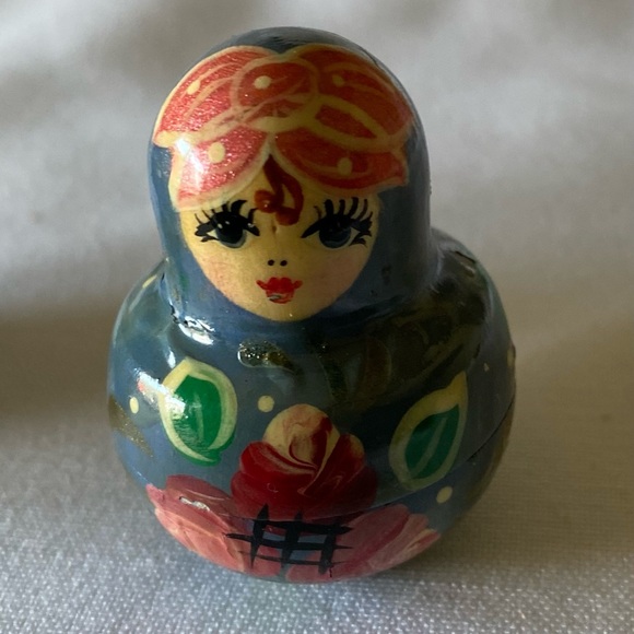 Christmas Lot including Nesting Dolls, Hallmark, & Hand Painted - Picture 15 of 16